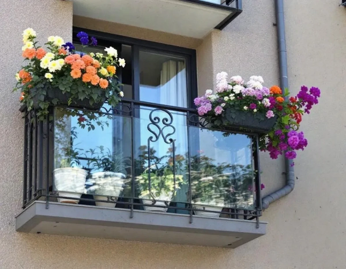 Transformez votre balcon en un havre fleuri grâce à nos conseils d'experts